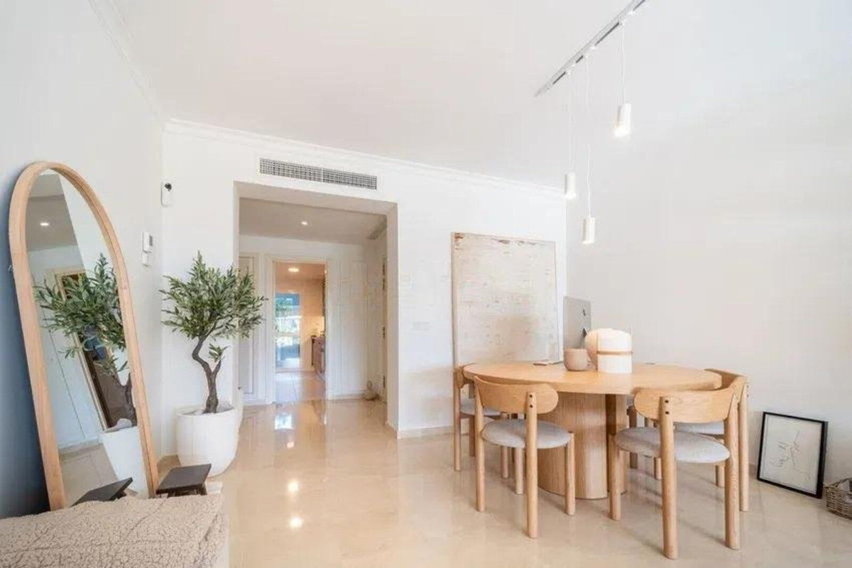 2 bedroom Apartments for sale in La Quinta – R5165944