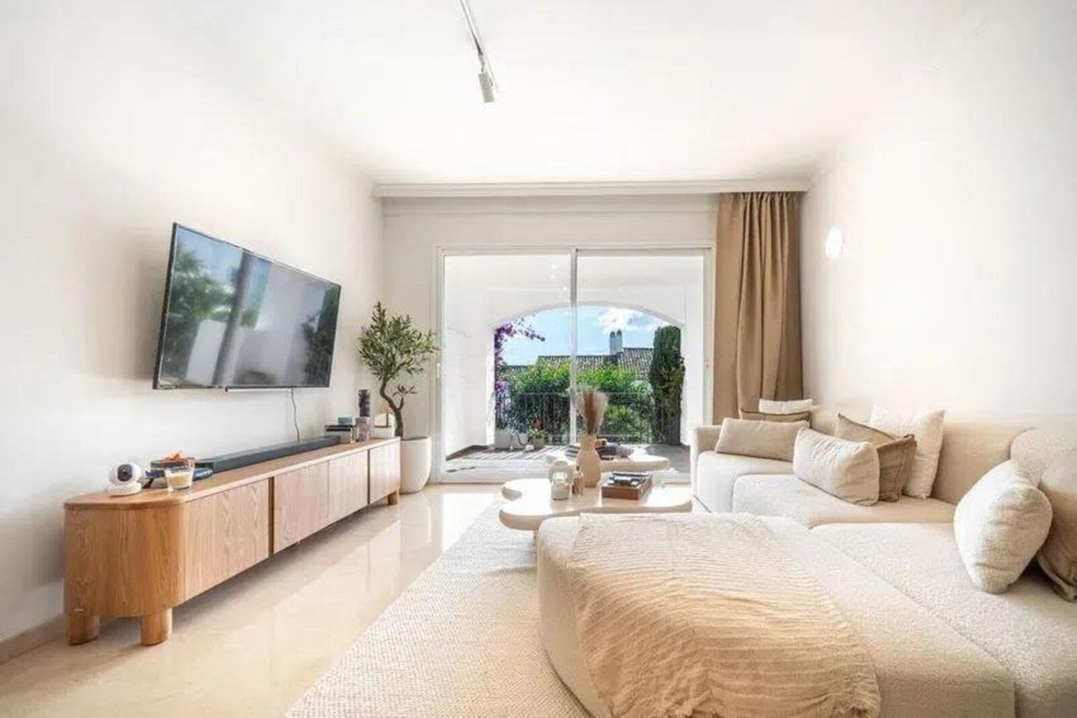 2 bedroom Apartments for sale in La Quinta – R5165944