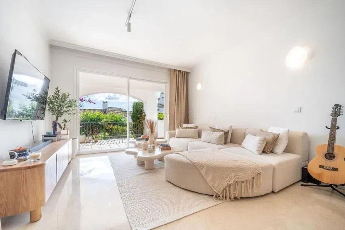 2 bedroom Apartments for sale in La Quinta – R5165944