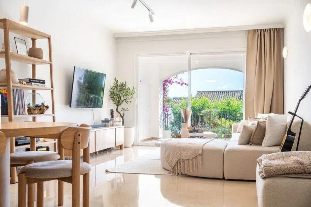 2 bedroom Apartments for sale in La Quinta – R5165944