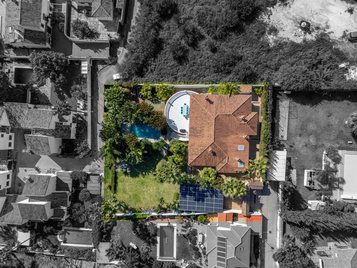 7 bedroom Villas for sale in Marbella – R5168227