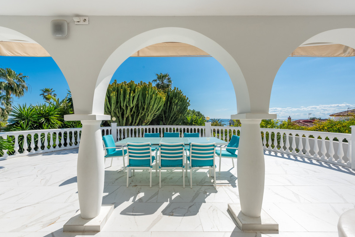 7 bedroom Villas for sale in Marbella – R5168227
