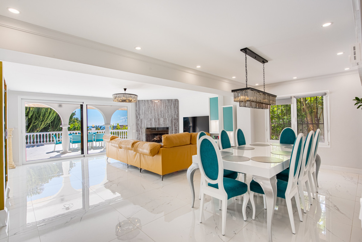 7 bedroom Villas for sale in Marbella – R5168227
