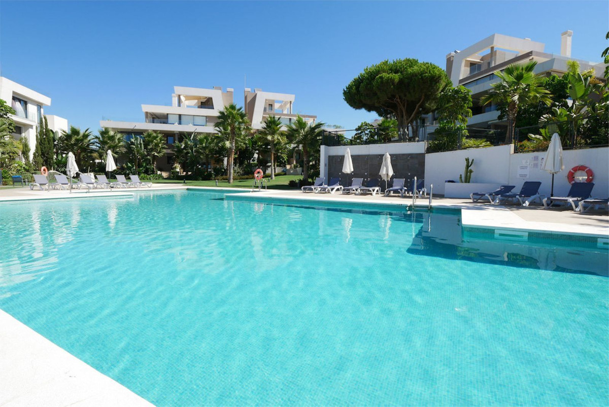 2 bedroom Apartments for sale in Cabopino – R5156257