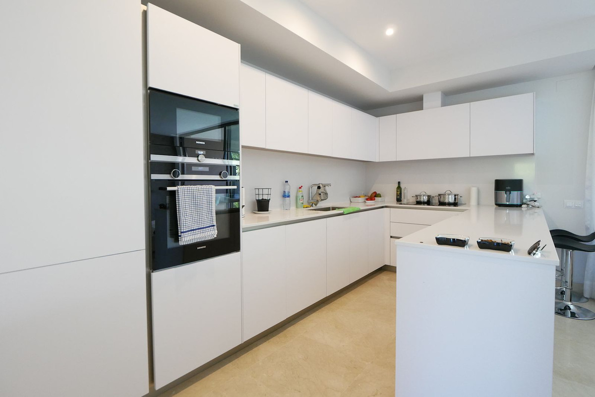 2 bedroom Apartments for sale in Cabopino – R5156257