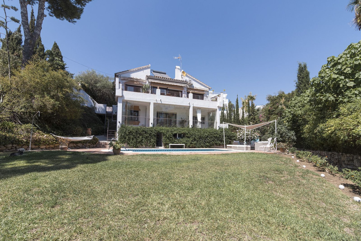 4 bedroom Villas for sale in El Rosario – R5163466