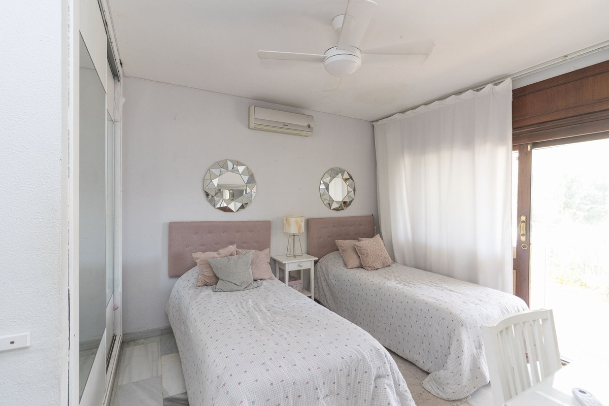 4 bedroom Villas for sale in El Rosario – R5163466