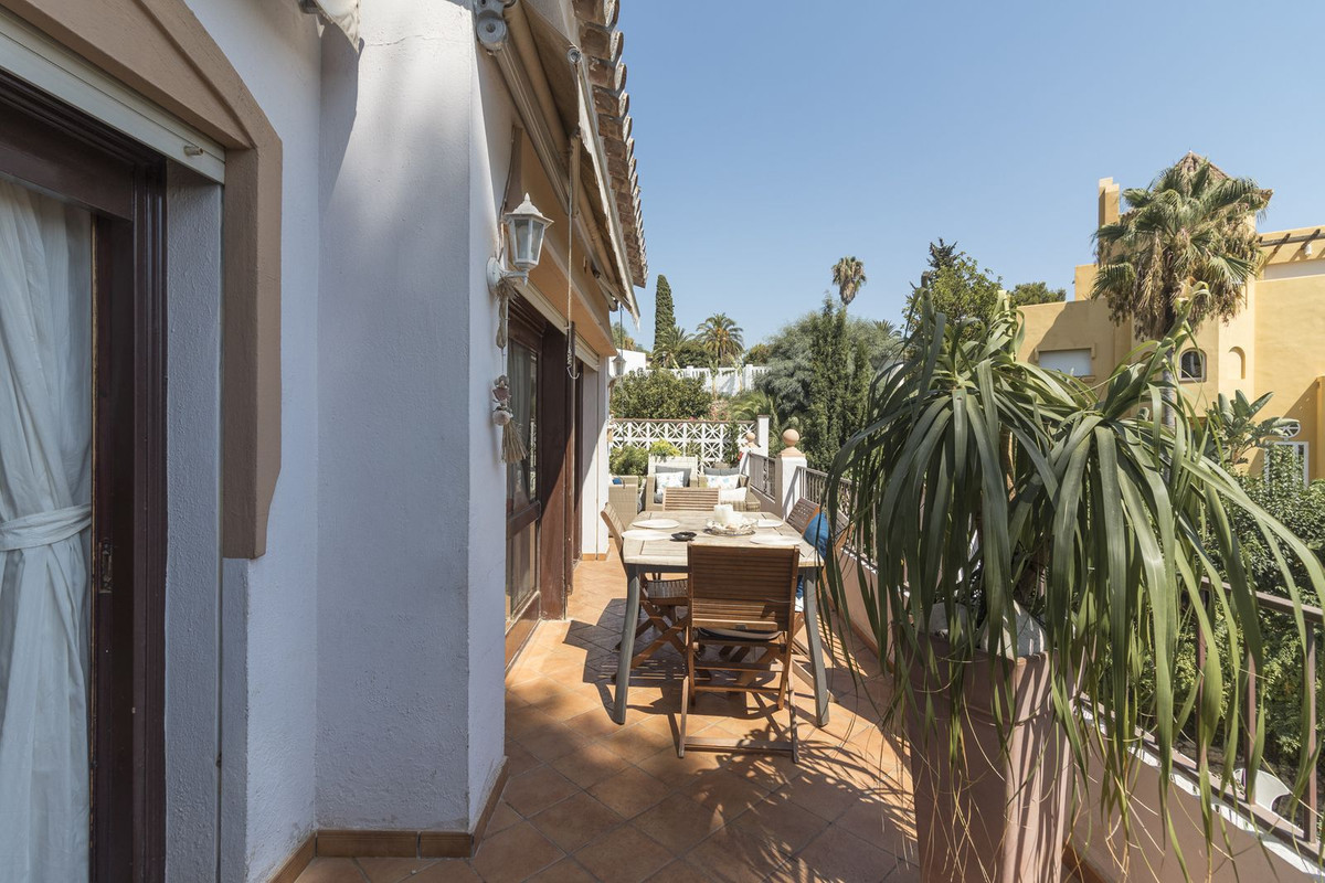 4 bedroom Villas for sale in El Rosario – R5163466