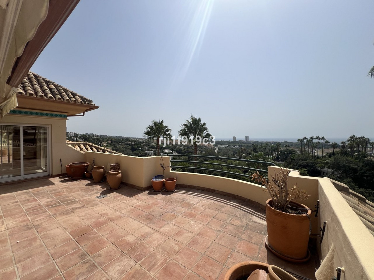 3 bedroom Apartments for sale in Elviria Hills – R5152237