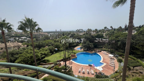 3 bedroom Apartments for sale in Elviria Hills – R5152237