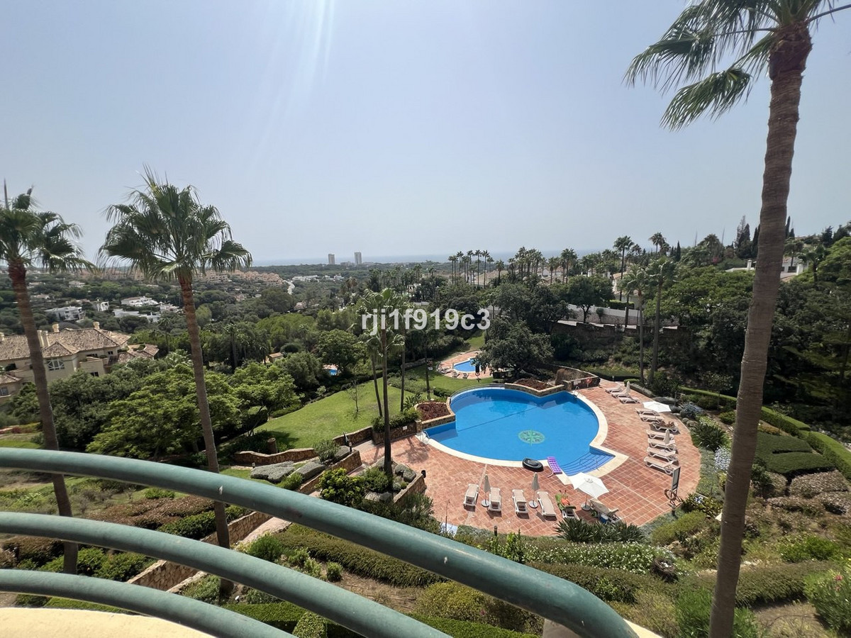 3 bedroom Apartments for sale in Elviria Hills – R5152237