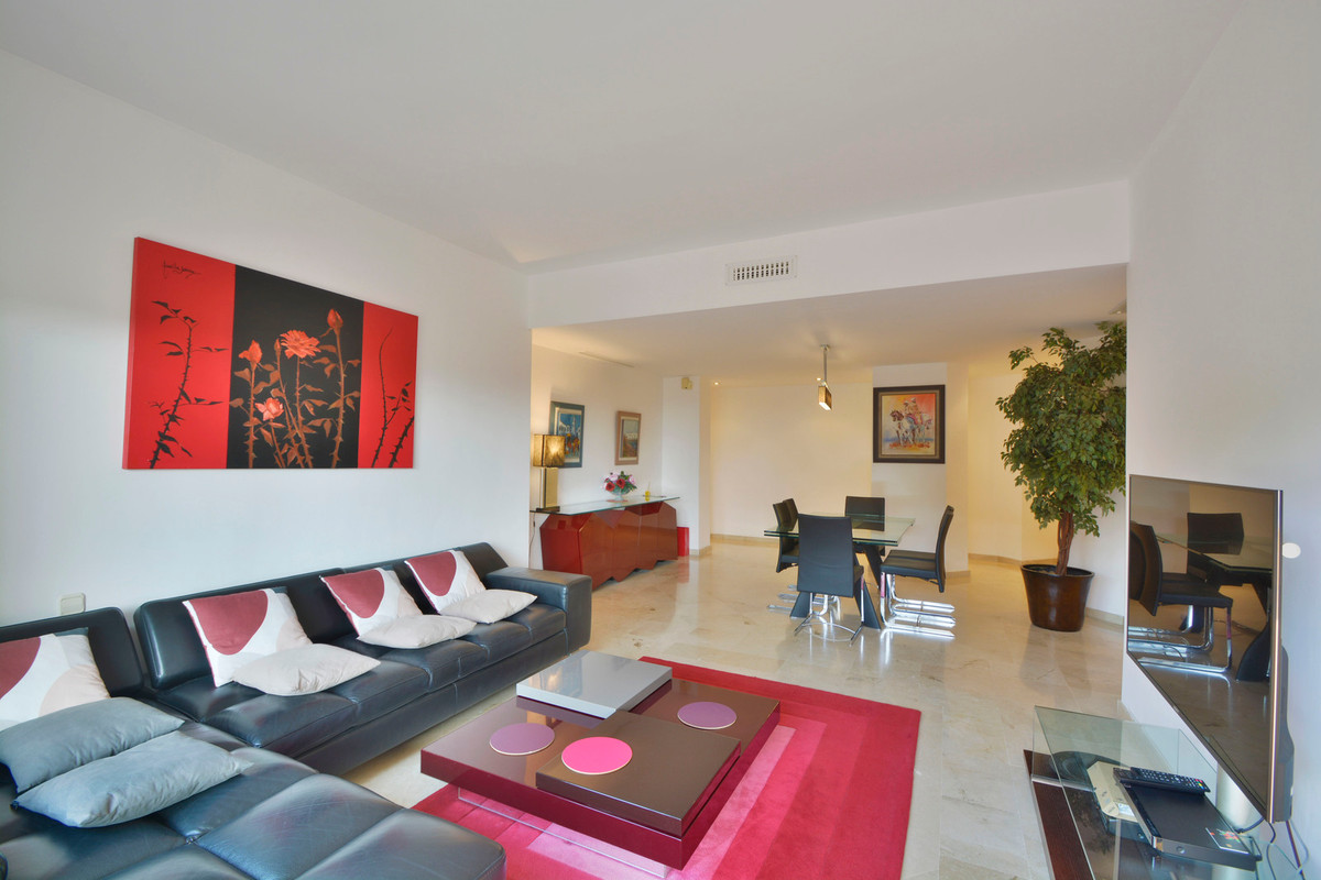Apartamentos de 3 dormitorios en venta en Elviria – R5170015