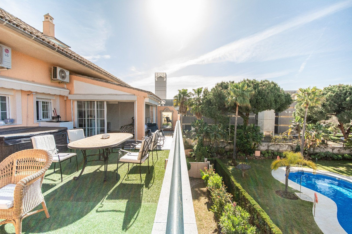 2 bedroom Penthouses for sale in Marbella – R5010646
