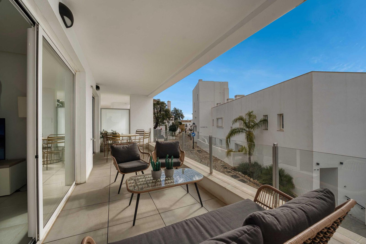 1 bedroom Apartments for sale in Altos de los Monteros – R5164180