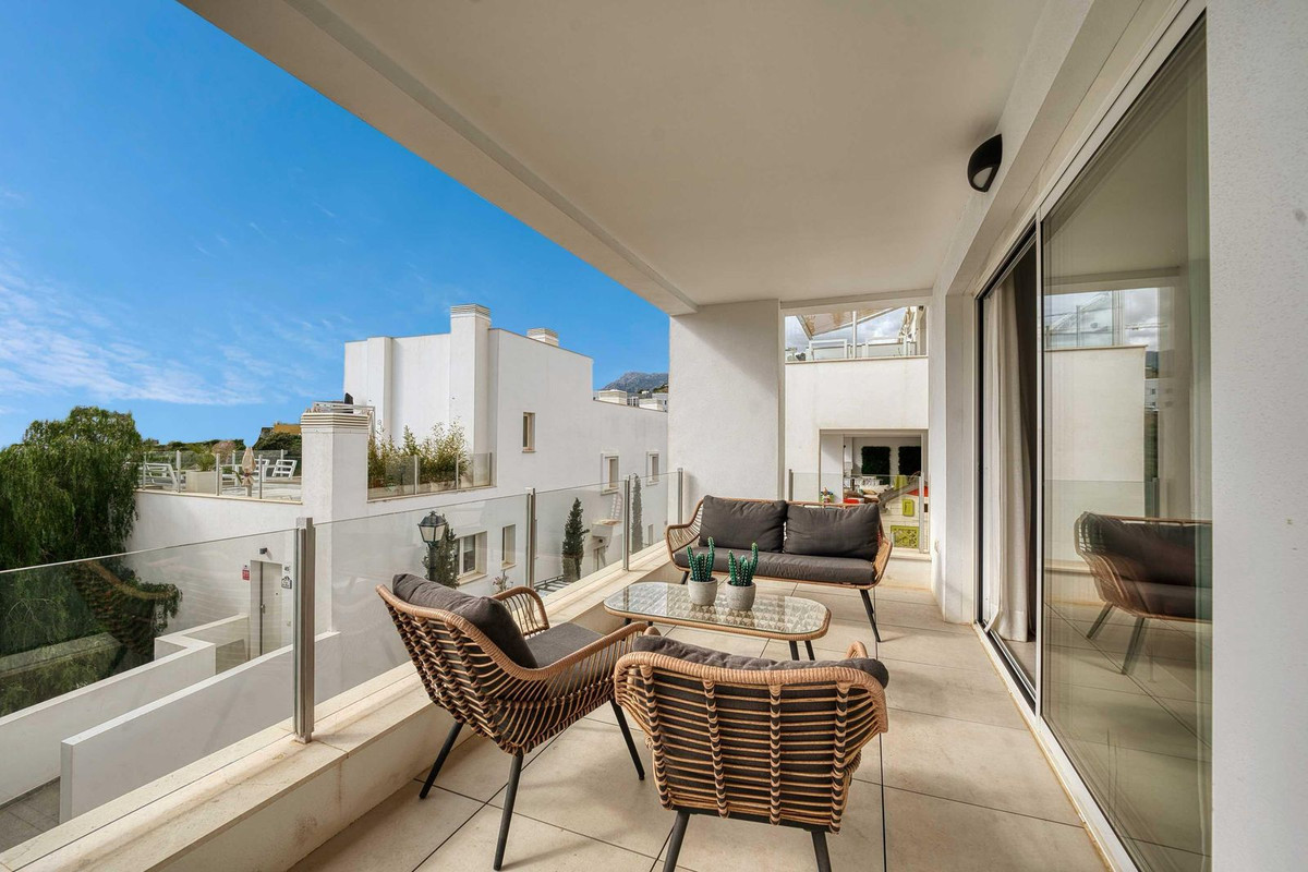 1 bedroom Apartments for sale in Altos de los Monteros – R5164180