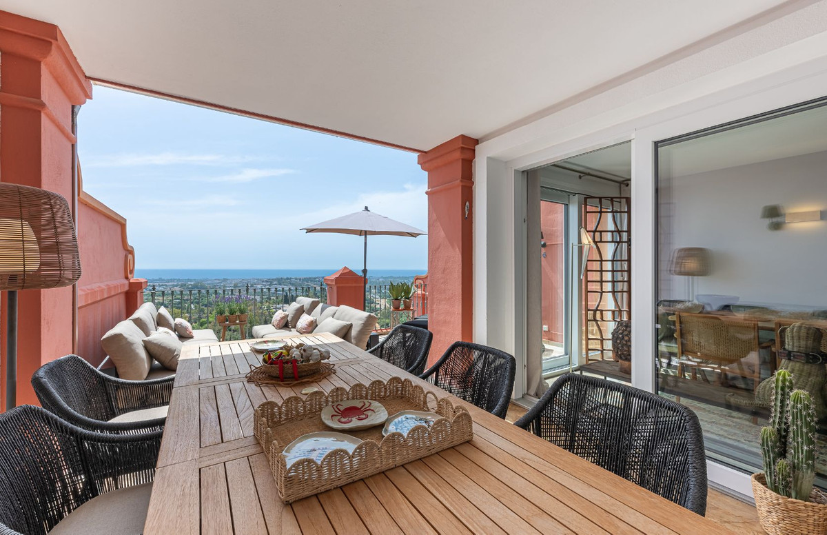 4 bedroom Apartments for sale in Monte Halcones – R5146996