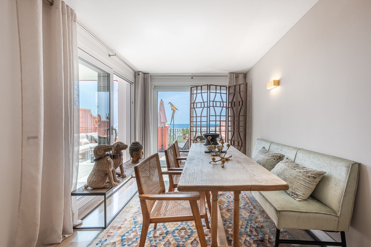 4 bedroom Apartments for sale in Monte Halcones – R5146996