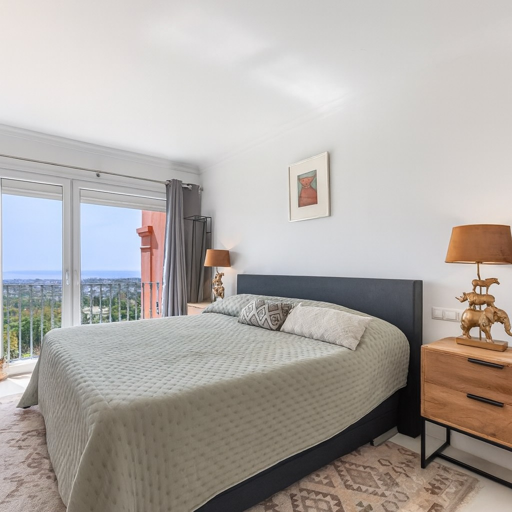 4 bedroom Apartments for sale in Monte Halcones – R5146996