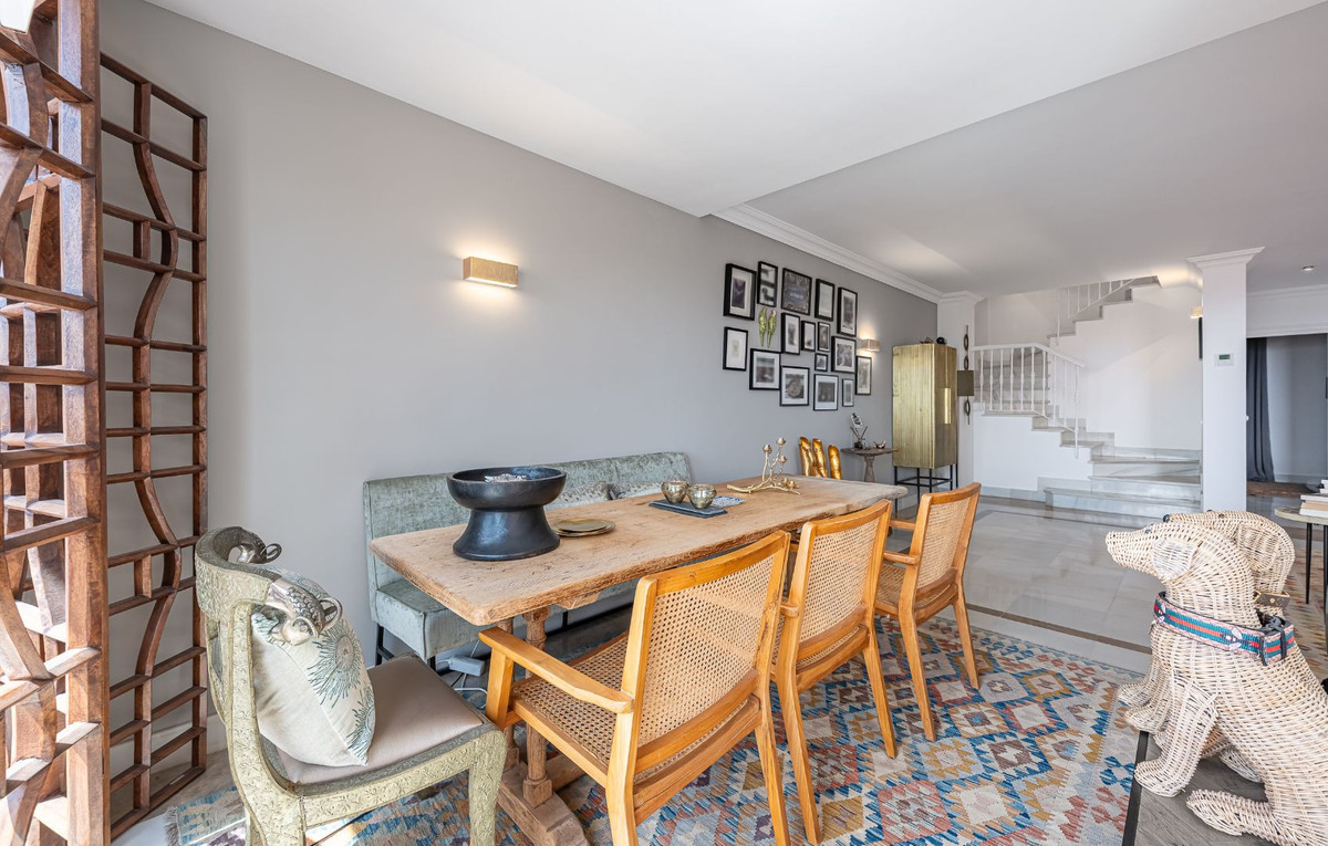 4 bedroom Apartments for sale in Monte Halcones – R5146996