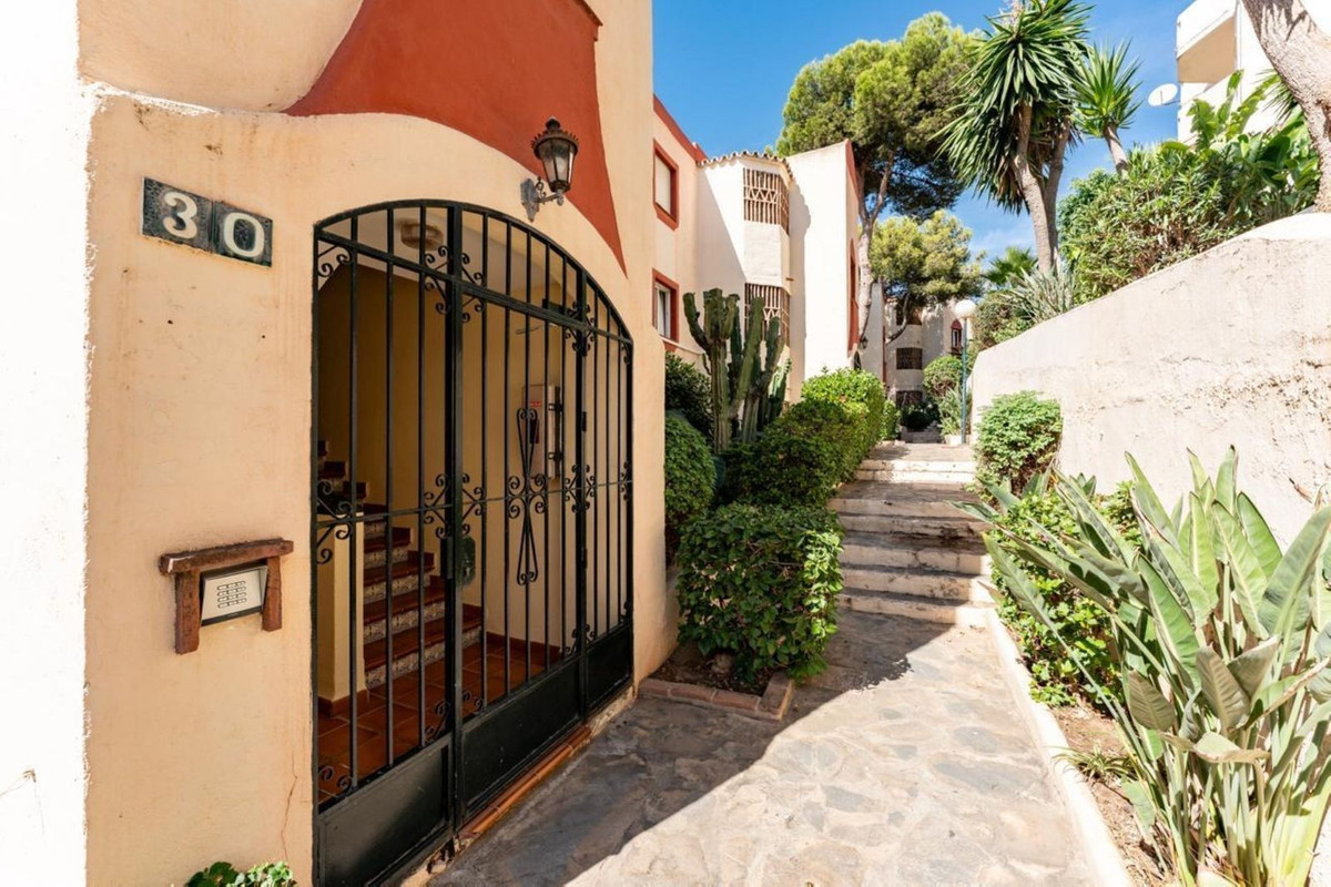 2 bedroom Apartments for sale in Riviera del Sol – R5163772