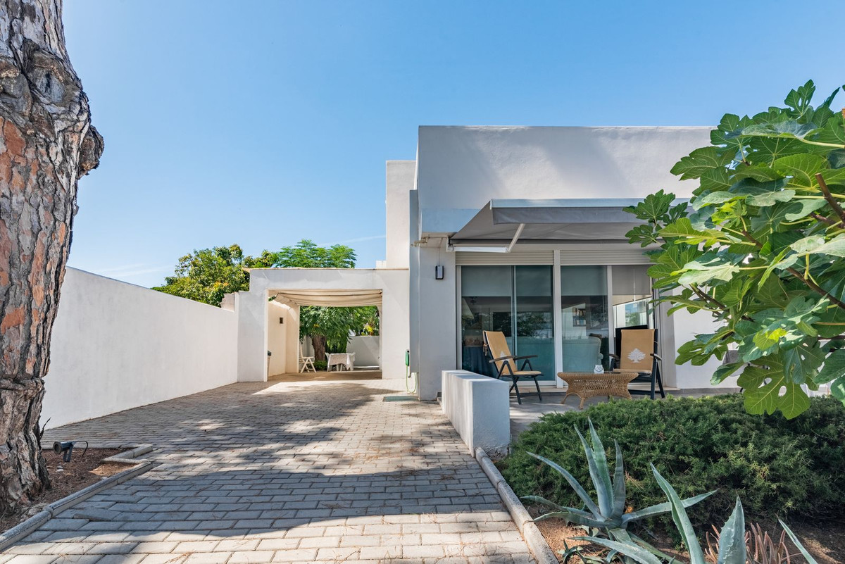 4 bedroom Villas for sale in Marbella – R5155102
