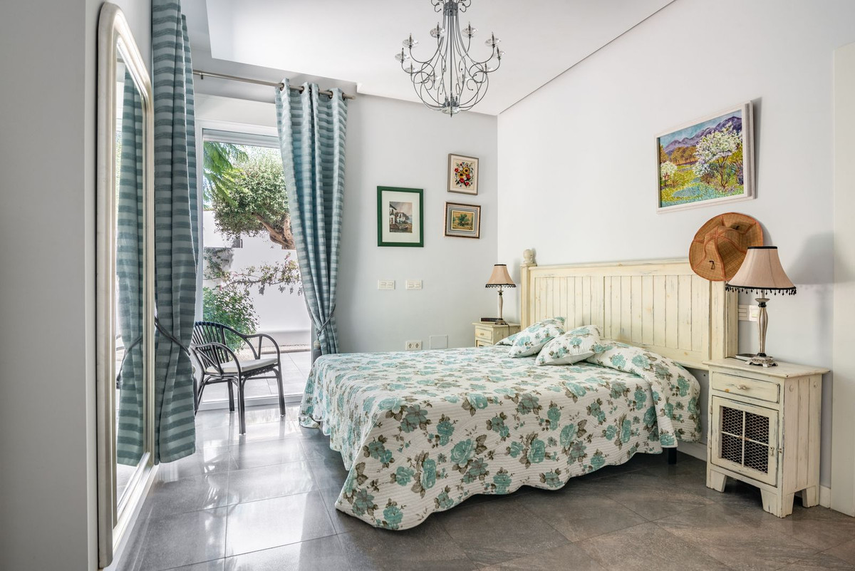 4 bedroom Villas for sale in Marbella – R5155102