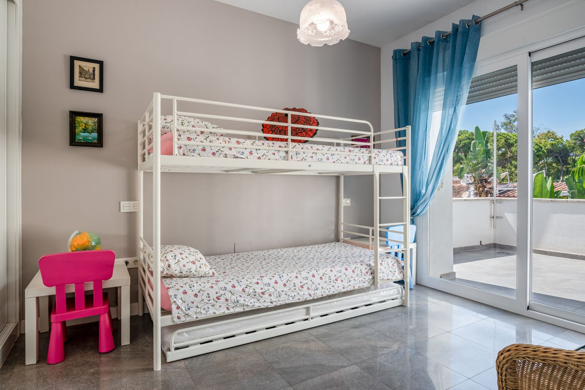 4 bedroom Villas for sale in Marbella – R5155102