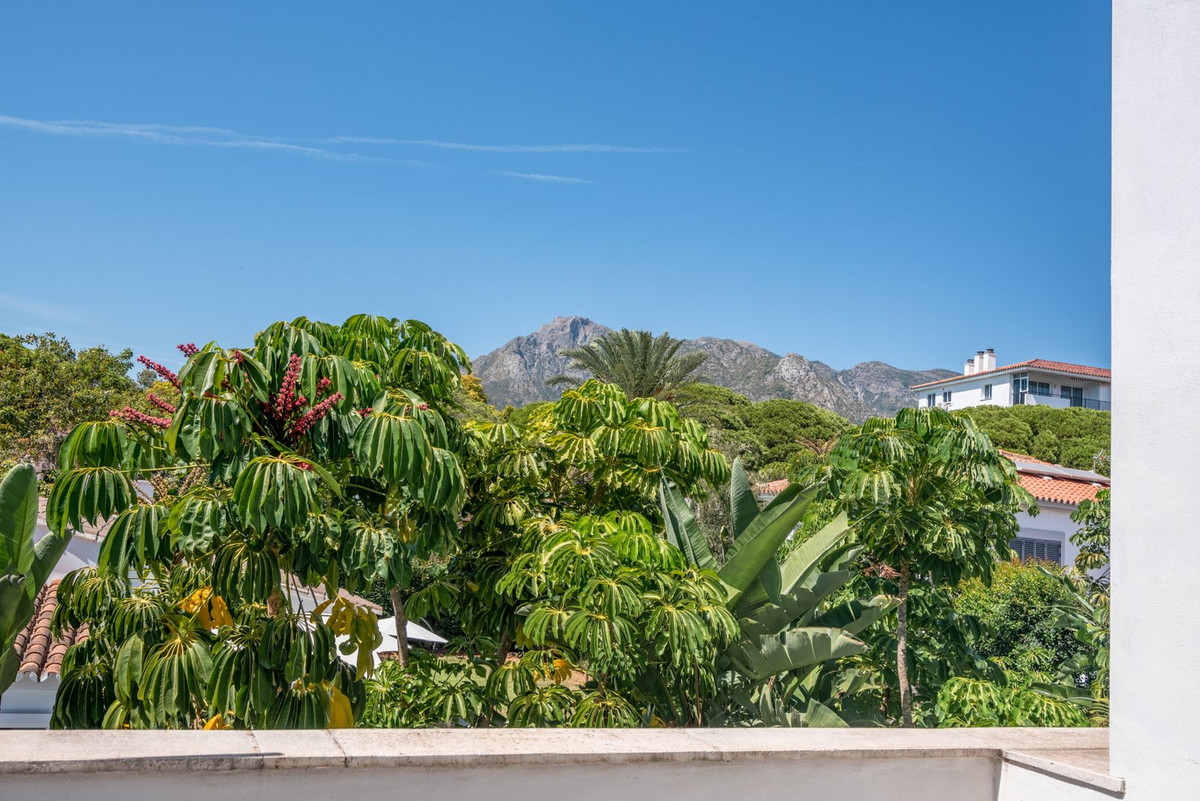 4 bedroom Villas for sale in Marbella – R5155102