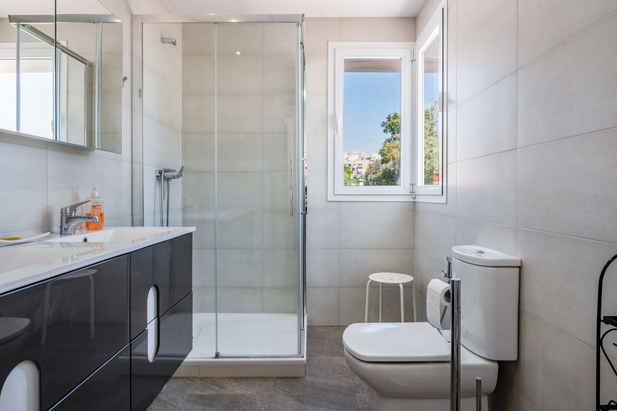 4 bedroom Villas for sale in Marbella – R5155102