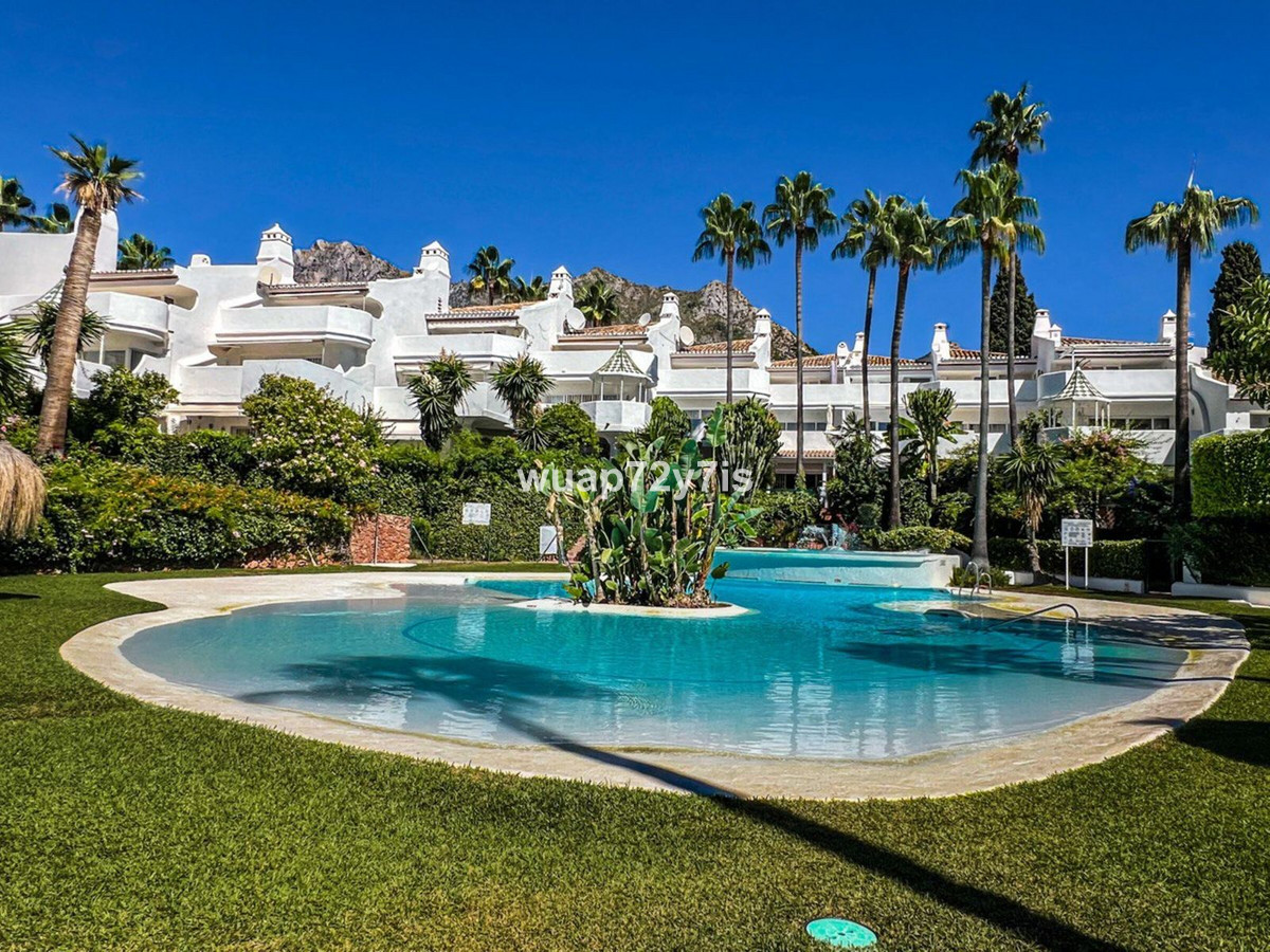 4 bedroom Townhouses for sale in Sierra Blanca – R5161258