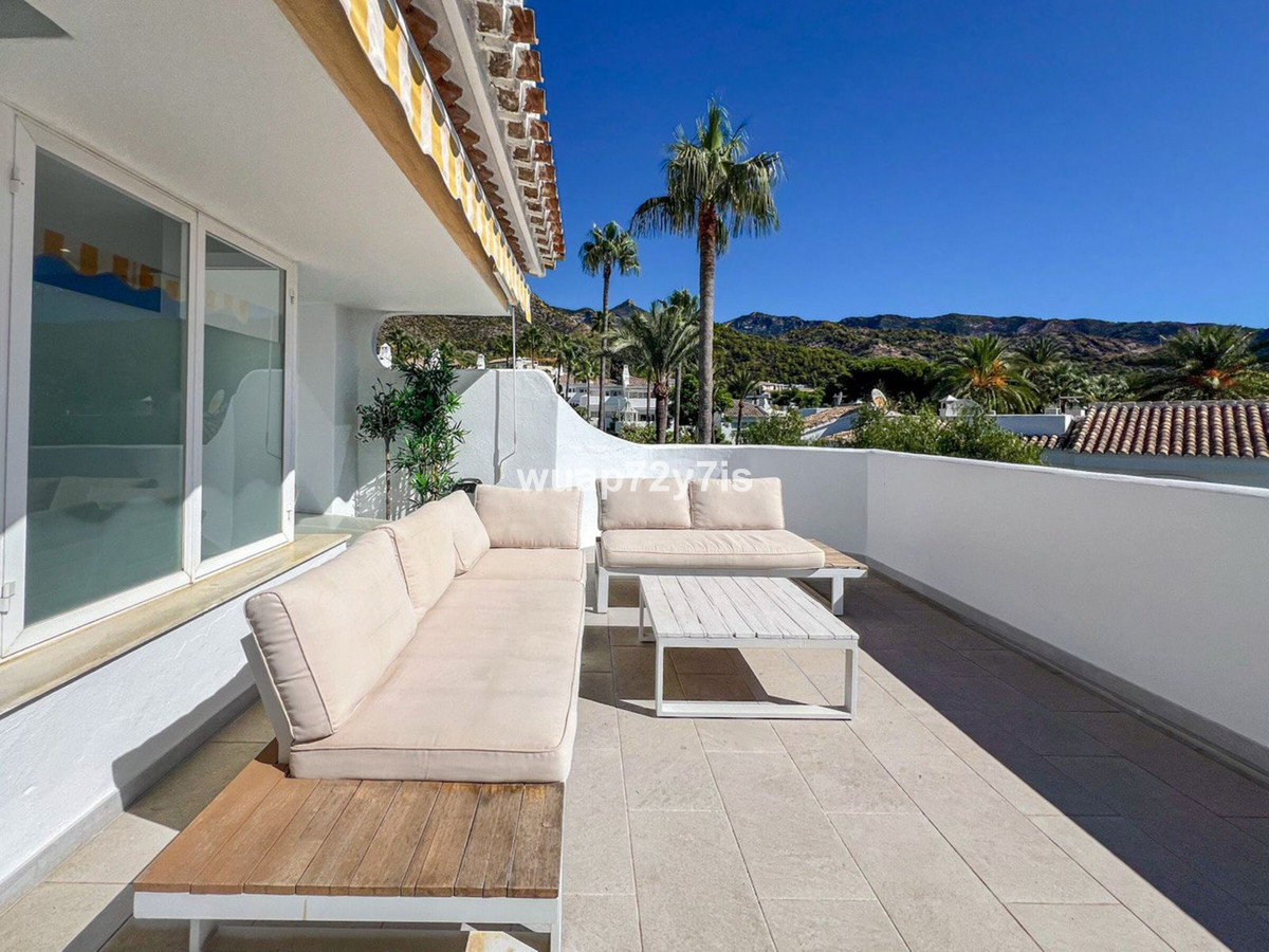 4 bedroom Townhouses for sale in Sierra Blanca – R5161258