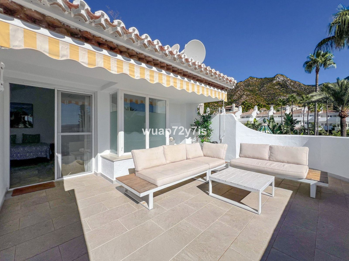 4 bedroom Townhouses for sale in Sierra Blanca – R5161258