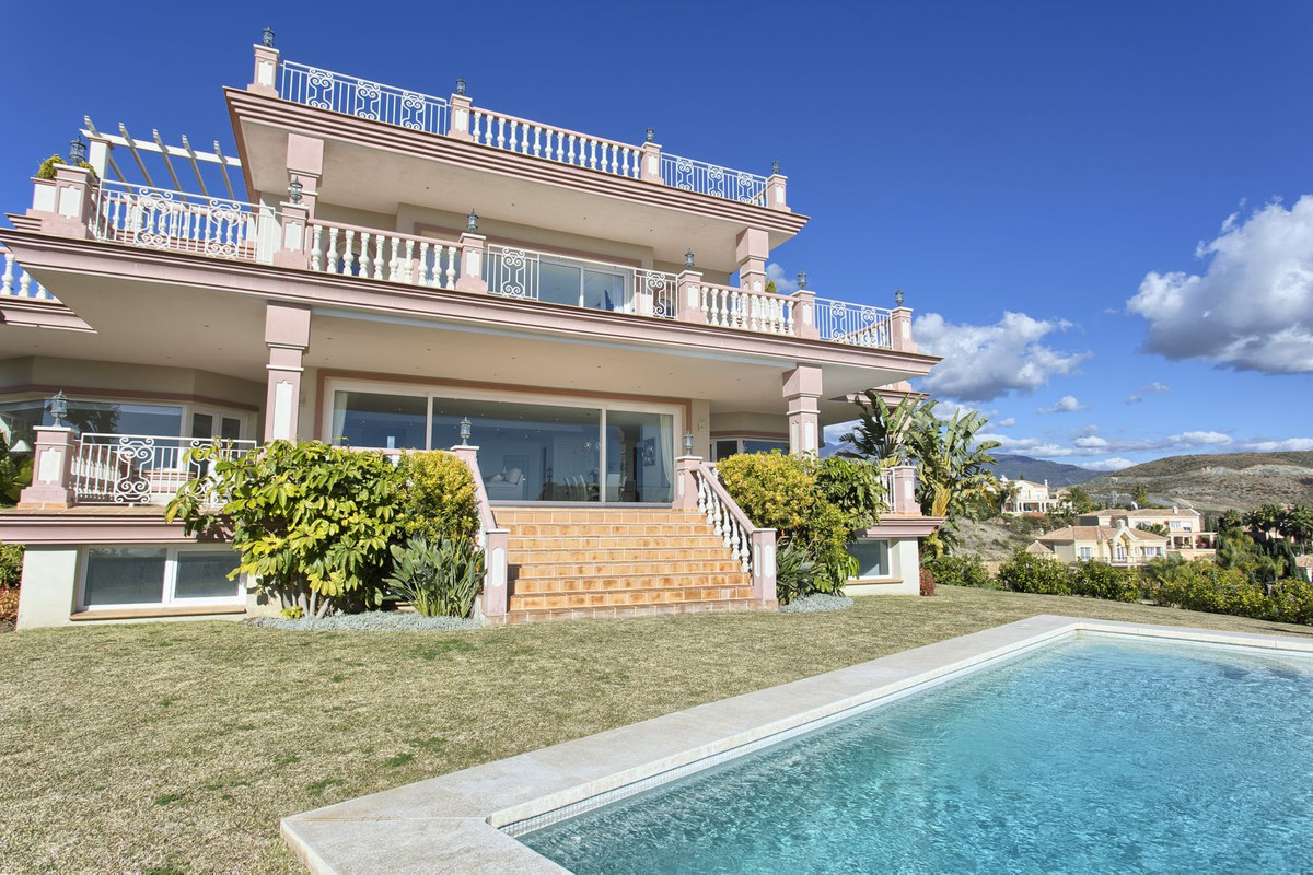 8 bedroom Villas for sale in Los Flamingos – R4428886