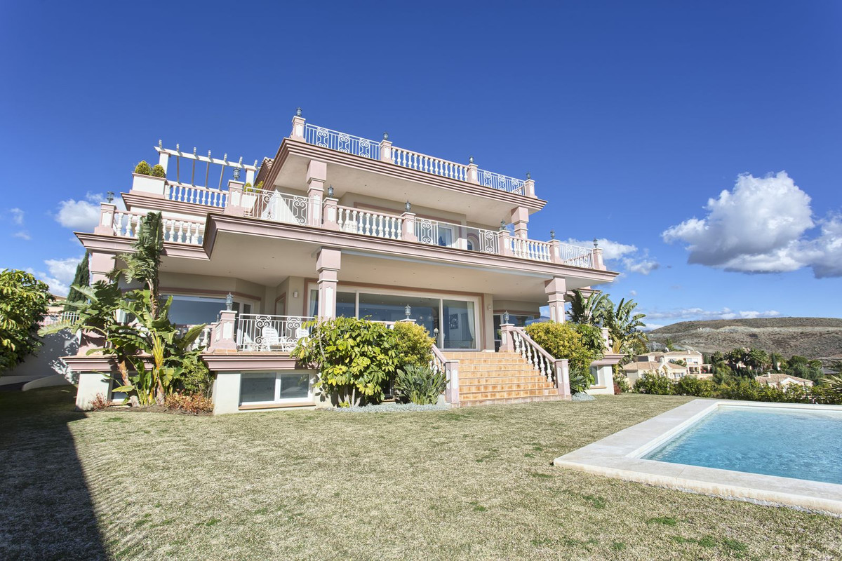 8 bedroom Villas for sale in Los Flamingos – R4428886