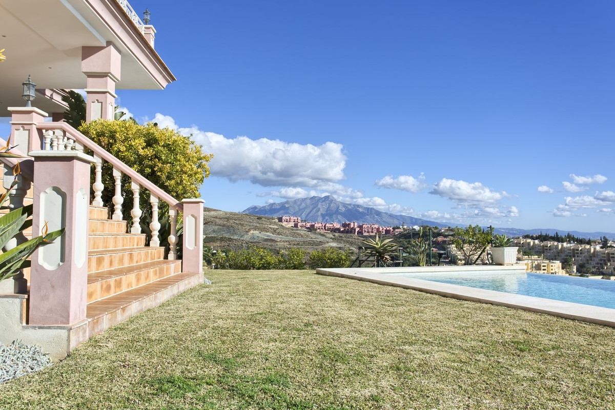 8 bedroom Villas for sale in Los Flamingos – R4428886