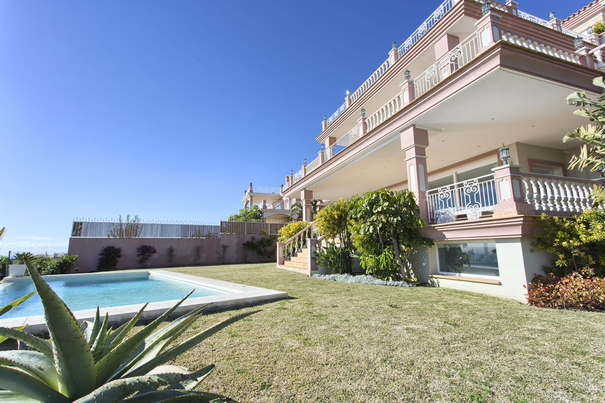 8 bedroom Villas for sale in Los Flamingos – R4428886