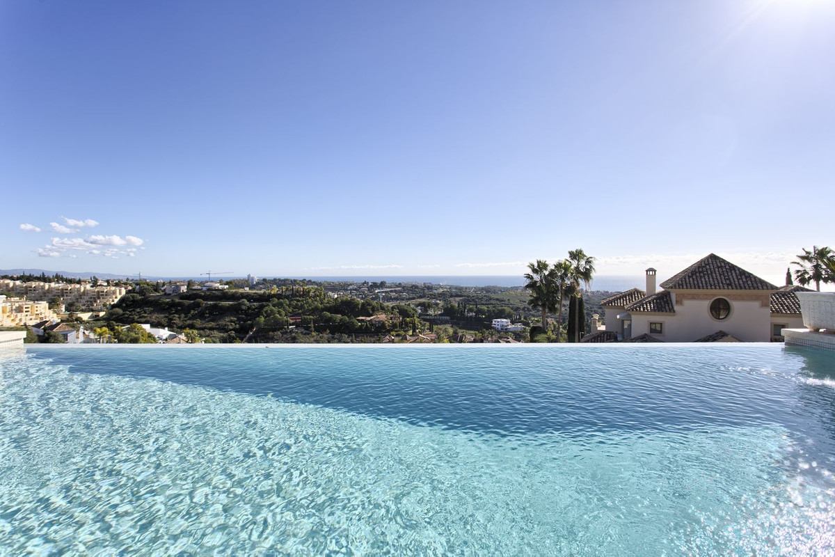 8 bedroom Villas for sale in Los Flamingos – R4428886
