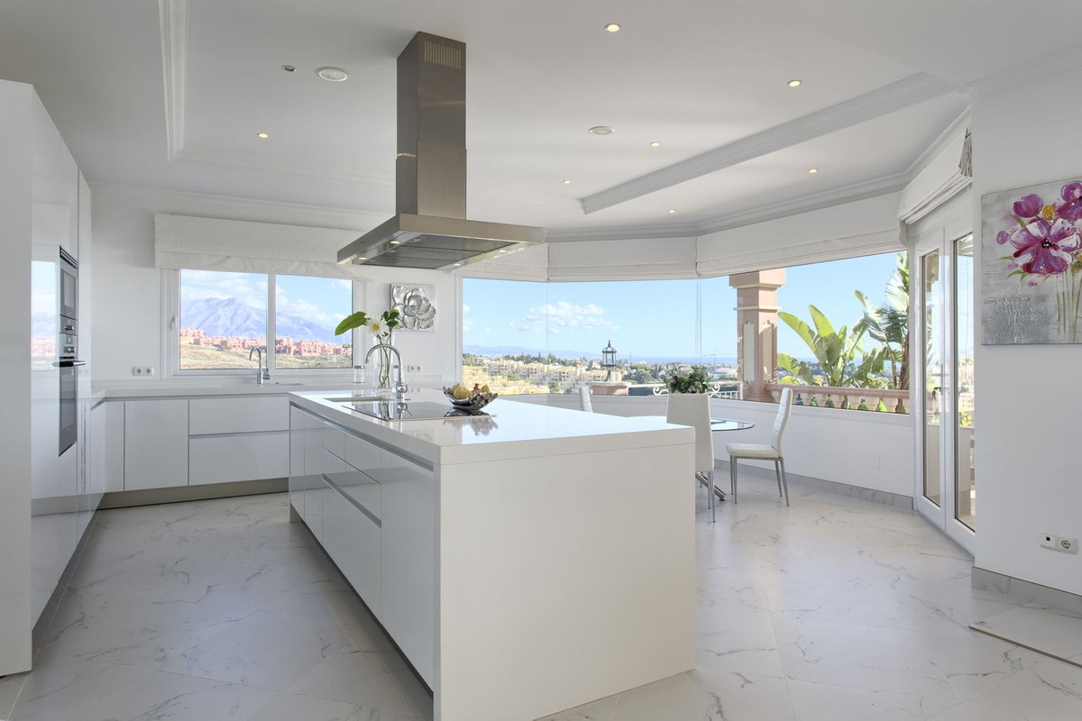 8 bedroom Villas for sale in Los Flamingos – R4428886