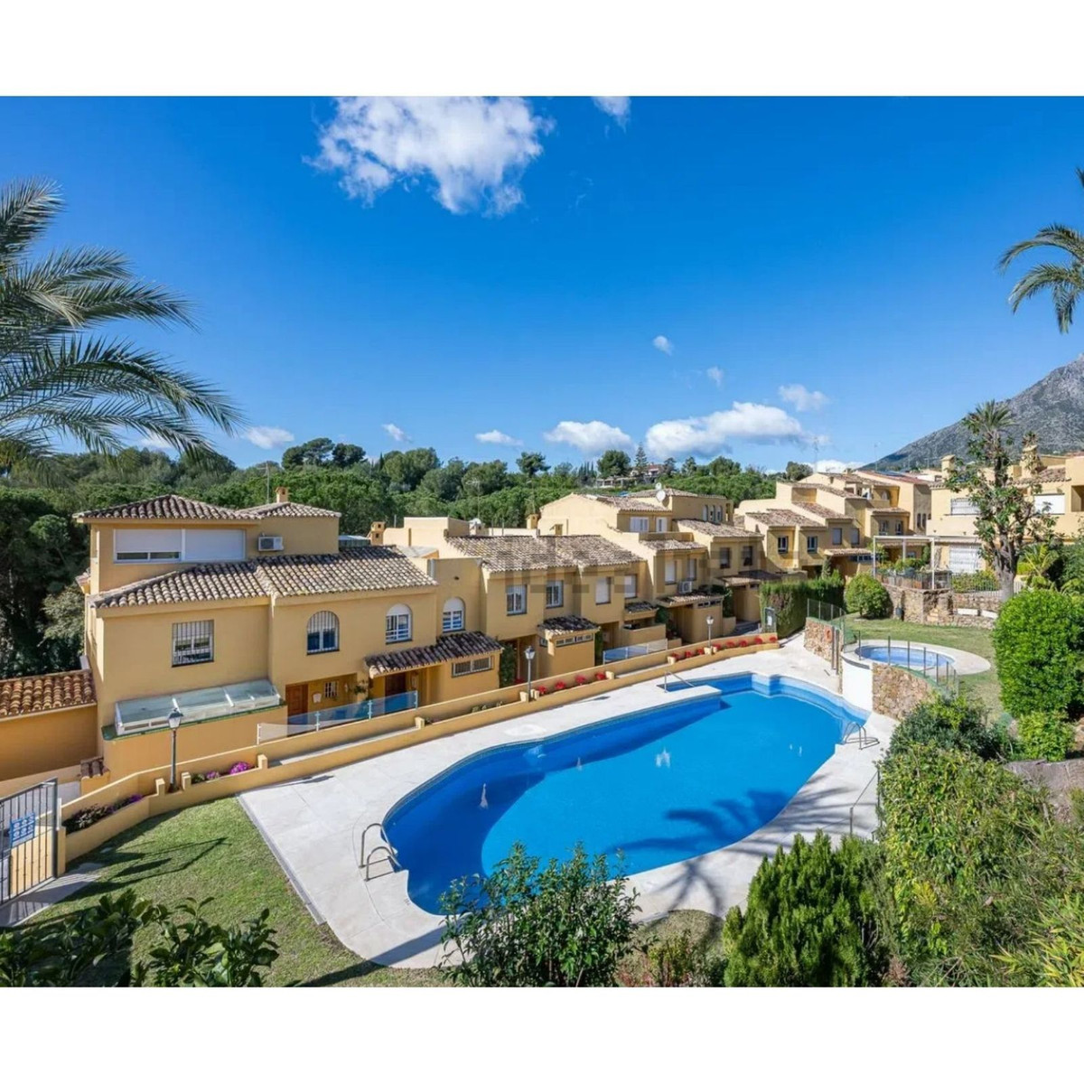 3 bedroom Townhouses for sale in Marbella – R5127274