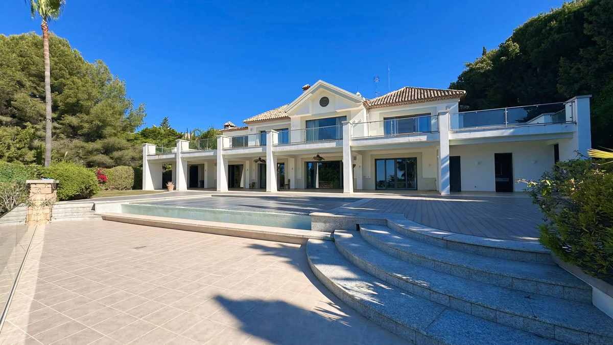 7 bedroom Villas for sale in Milla de Oro – R5145121