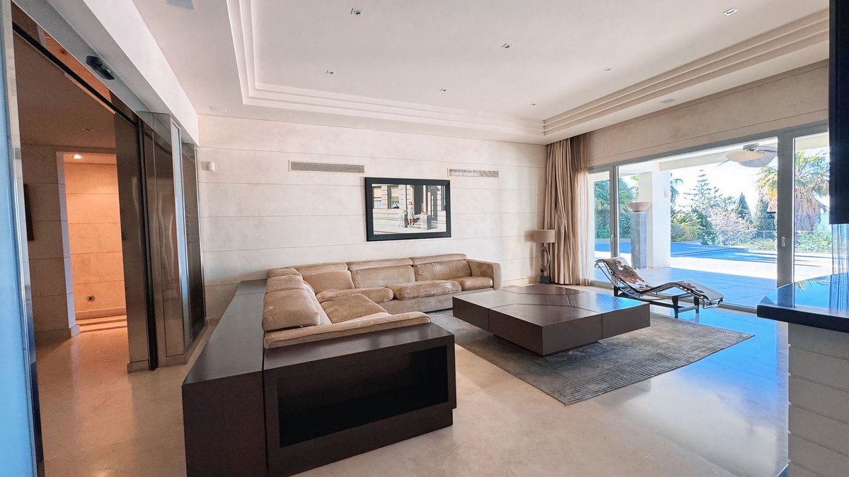 7 bedroom Villas for sale in Milla de Oro – R5145121