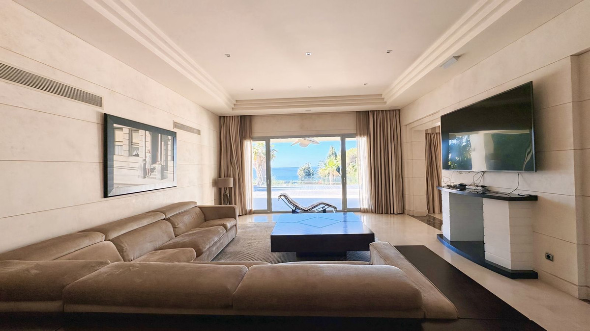 7 bedroom Villas for sale in Milla de Oro – R5145121