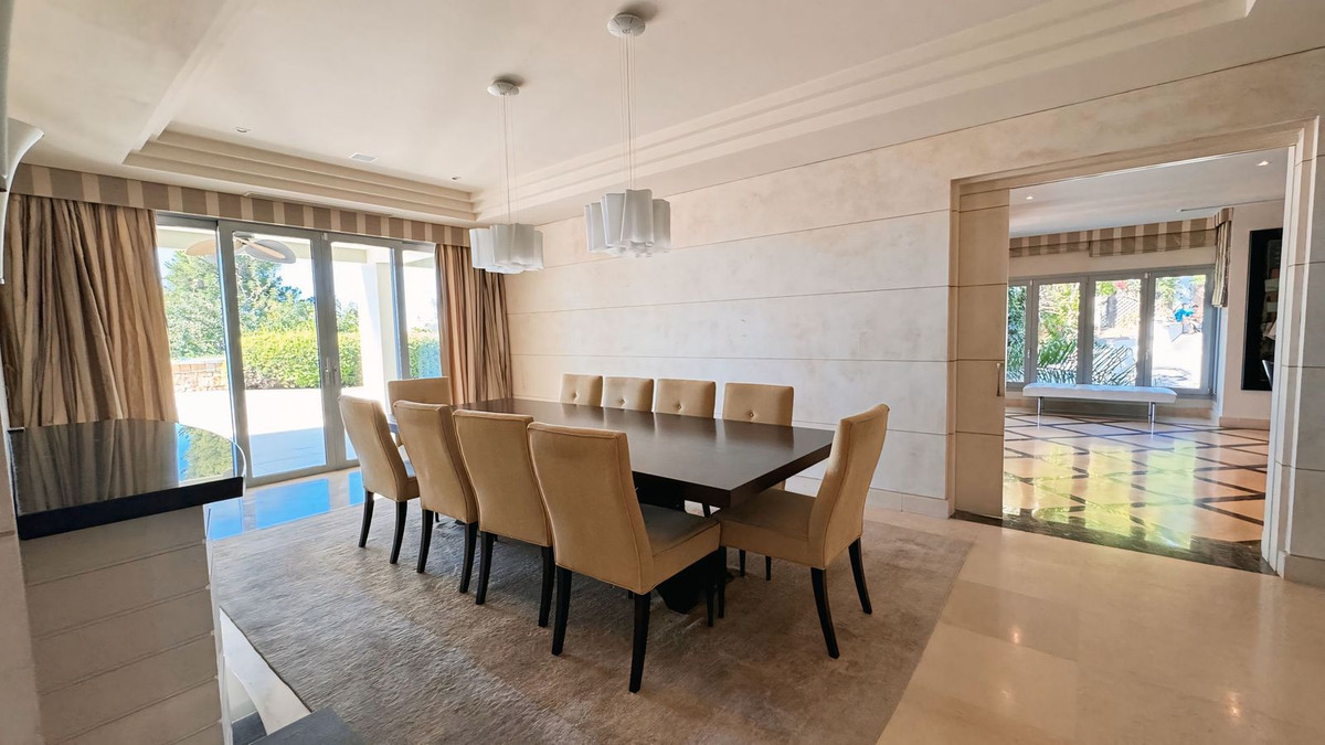 7 bedroom Villas for sale in Milla de Oro – R5145121