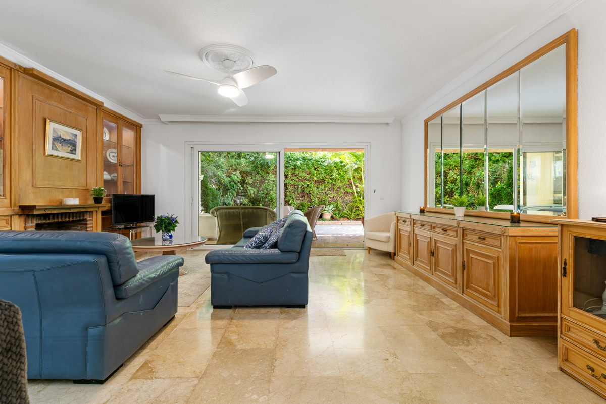 3 bedroom Apartments for sale in Marbella – R5142223