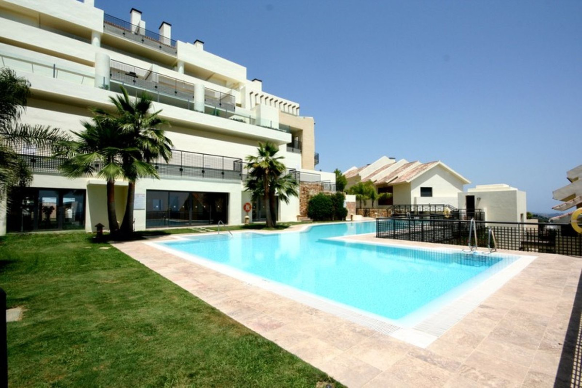 2 bedroom Apartments for sale in Altos de los Monteros – R4967812