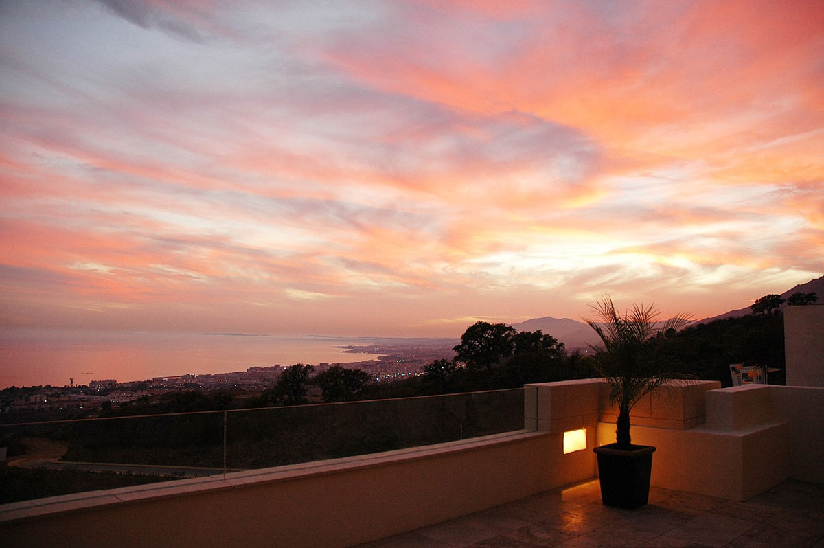 2 bedroom Apartments for sale in Altos de los Monteros – R4967812