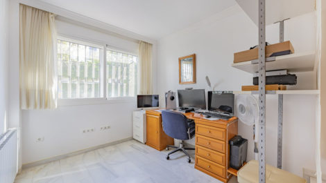 Adosados de 3 dormitorios en venta en Marbella – R4942186