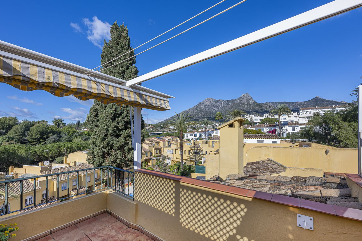 Adosados de 3 dormitorios en venta en Marbella – R4942186