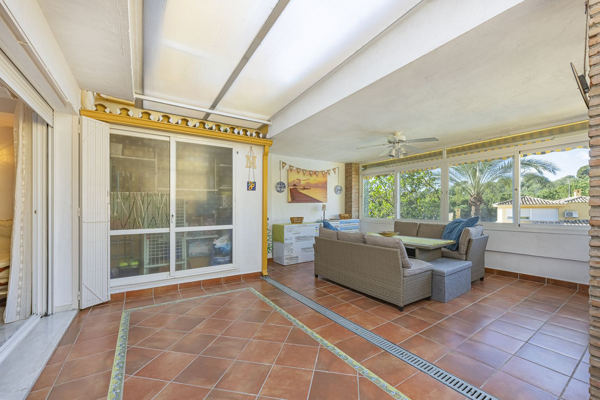 Adosados de 3 dormitorios en venta en Marbella – R4942186
