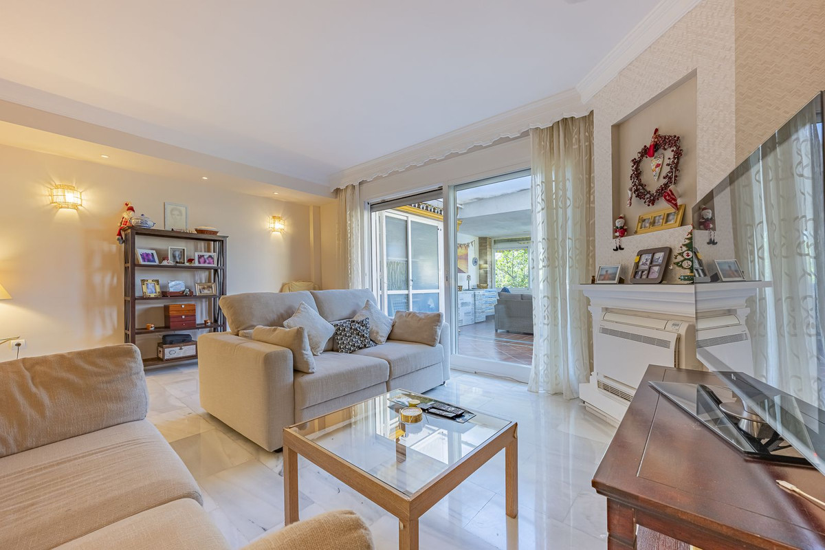Adosados de 3 dormitorios en venta en Marbella – R4942186